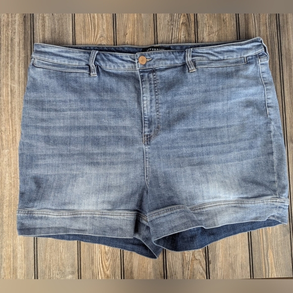 Liverpool Size 22W Jean Shorts In Super Condition With Stretch - Picture 2 of 16